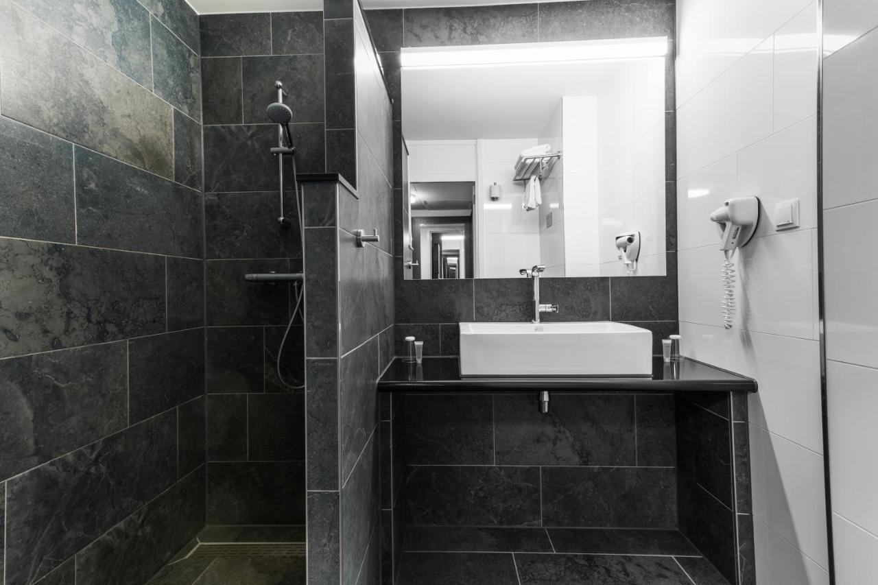 Bastion Hotel אלמיר מראה חיצוני תמונה