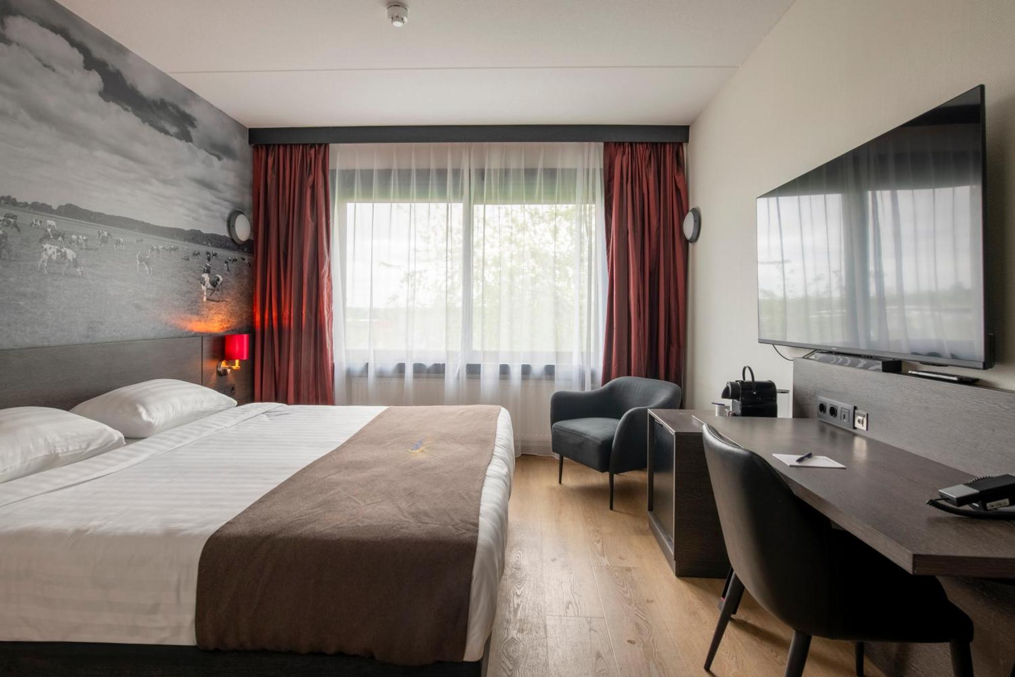 Bastion Hotel אלמיר מראה חיצוני תמונה