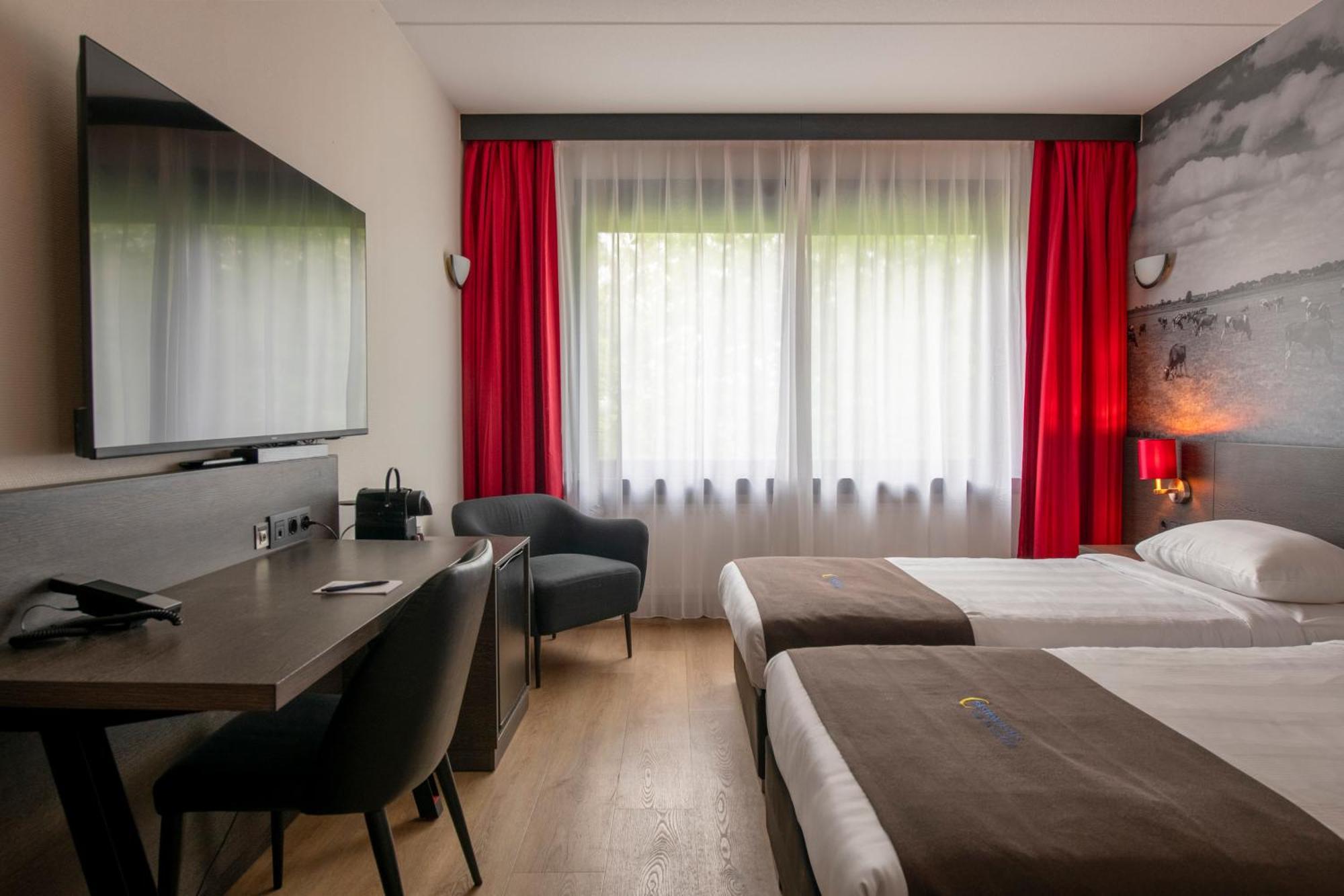 Bastion Hotel אלמיר מראה חיצוני תמונה