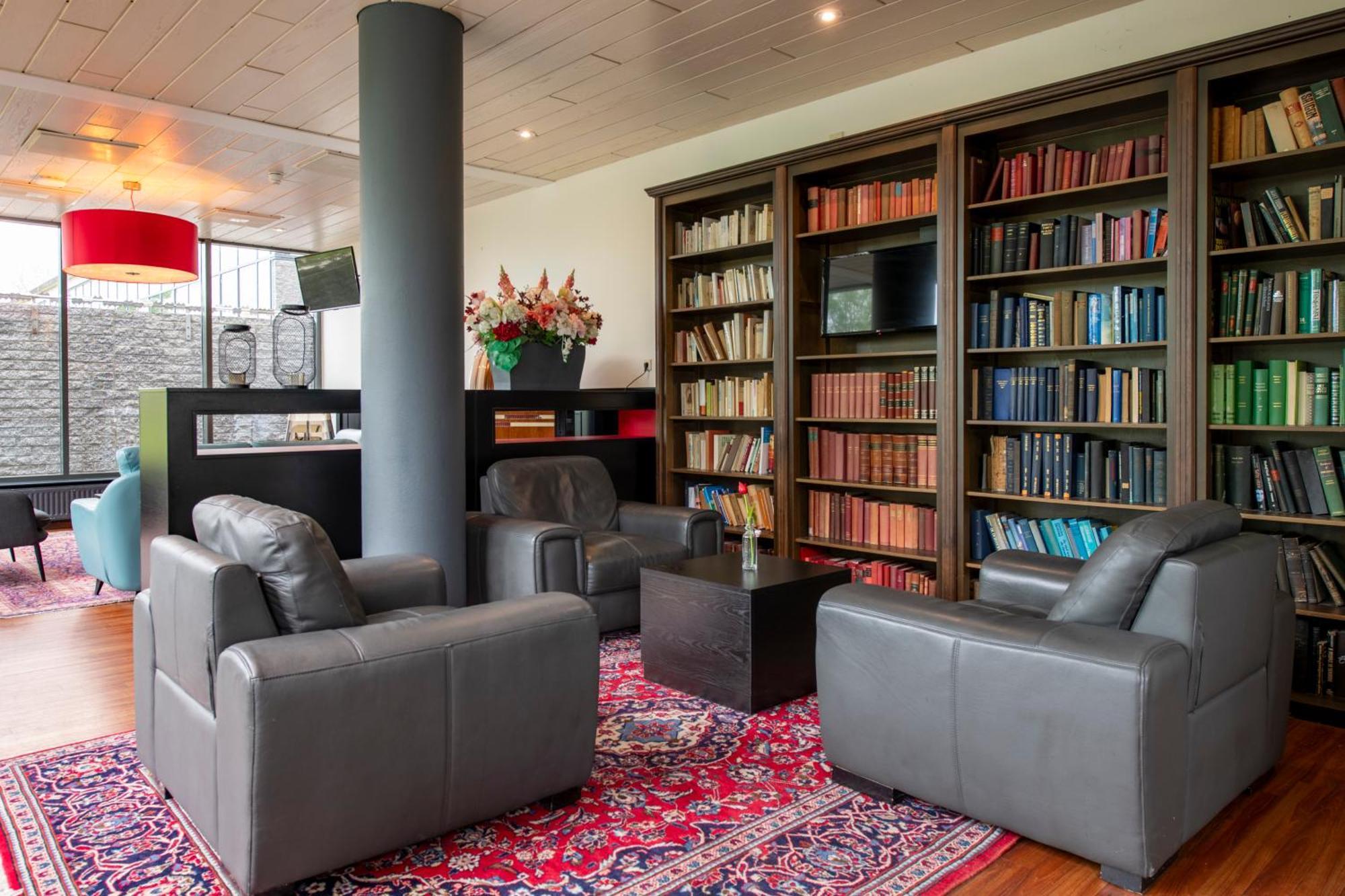 Bastion Hotel אלמיר מראה חיצוני תמונה