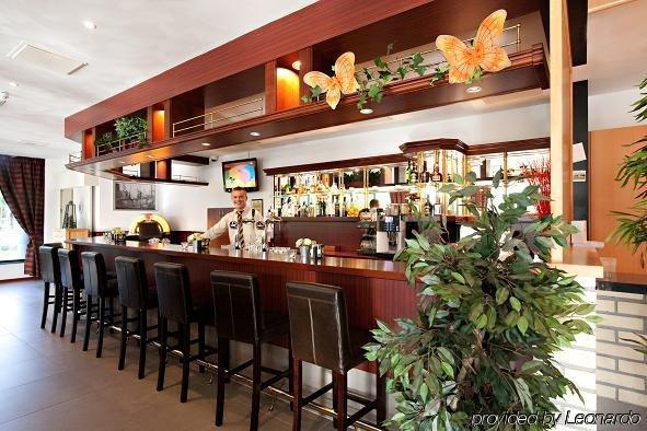 Bastion Hotel אלמיר מסעדה תמונה